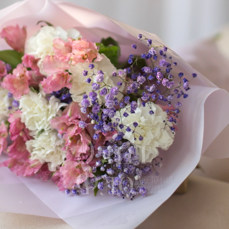 Букет из альстромерии и диантусов