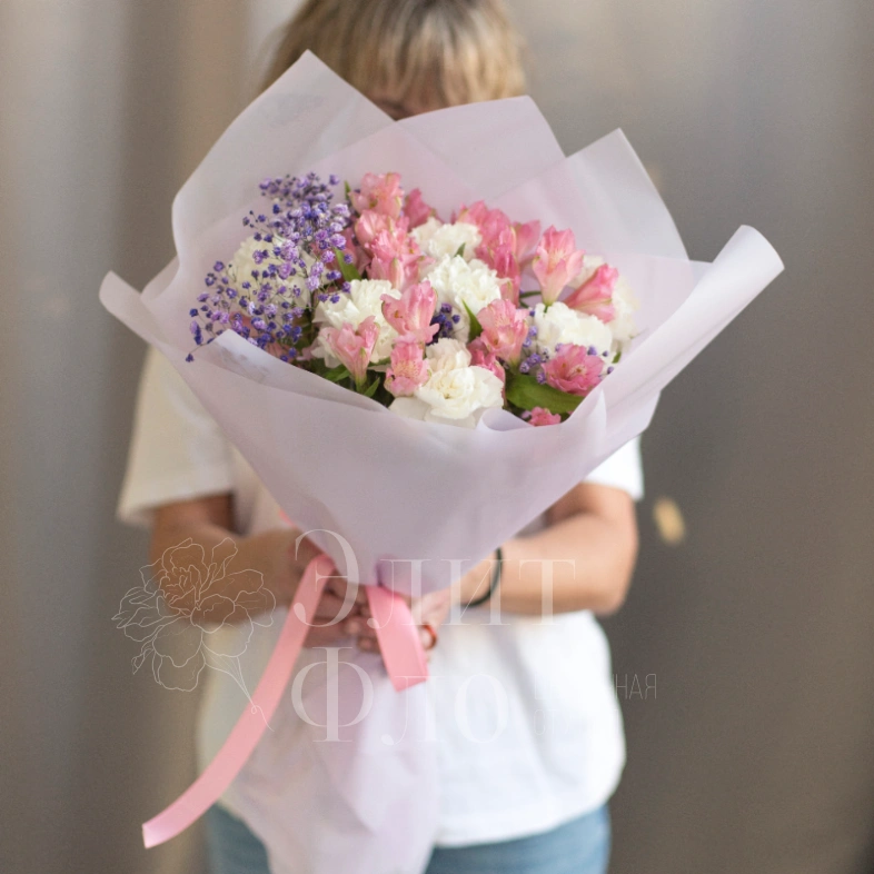 Букет из альстромерии и диантусов