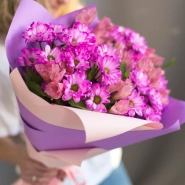 Сочный букет из хризантемы и альстромерии 2