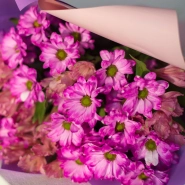 Сочный букет из хризантемы и альстромерии 4