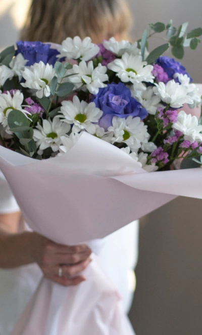 Романтичный букет с ромашками