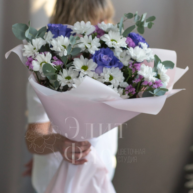 Романтичный букет с ромашками