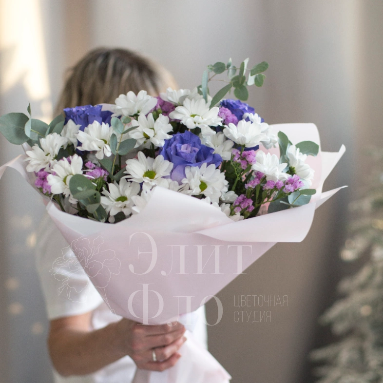 Романтичный букет с ромашками