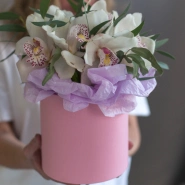 Композиция из орхидеи и эвкалипта 2