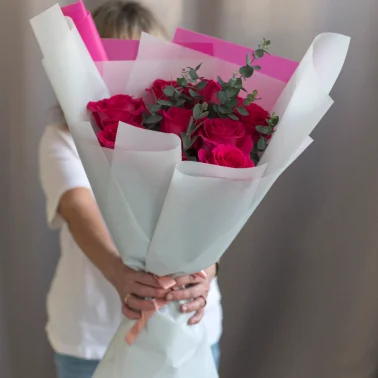 Букет из 9 малиновый роз