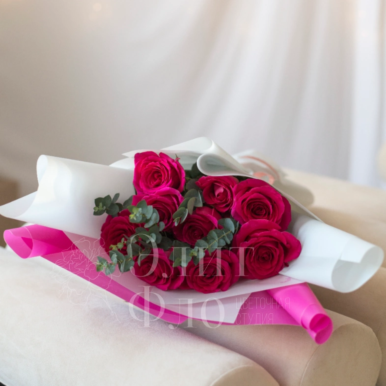 Букет из 9 малиновый роз