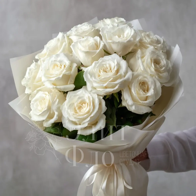 15 белых эквадорских роз 50 см
