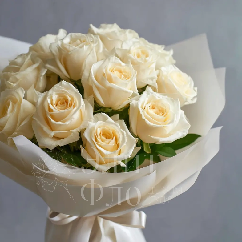 15 белых роз 40 см
