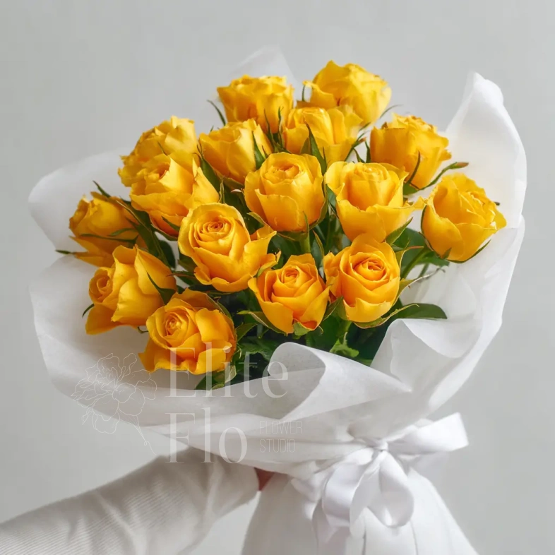 15 желтых кенийских роз 50 см