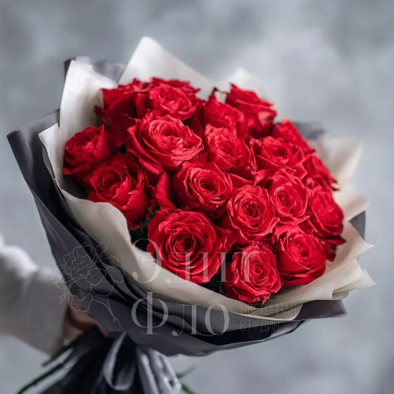 Красные розы &laquo;Поцелуй заката&raquo;