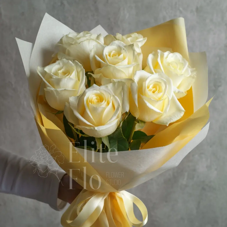 Белые розы &laquo;Белое золото&raquo;
